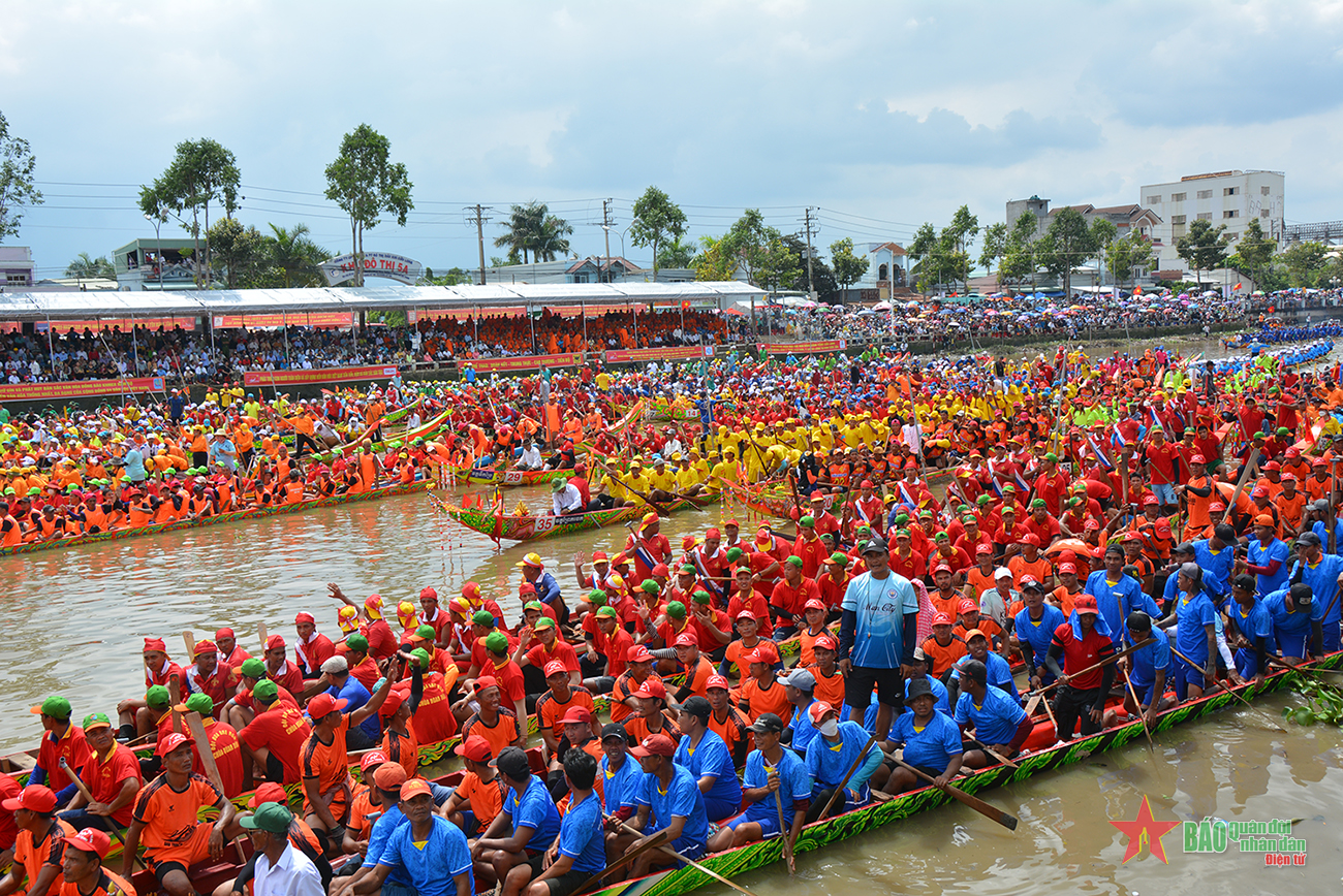 Lễ hội đua ghe Ngo